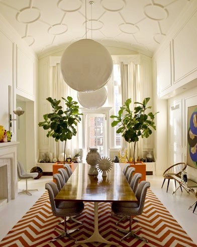 Jonathan Adler's NYC dining room with vintage George Nelson table, an orange and white chevron patterned rug and an arched ceiling with graphic decorative molding