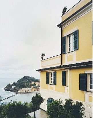Yellow Italian villa in Liguria with an amazing view